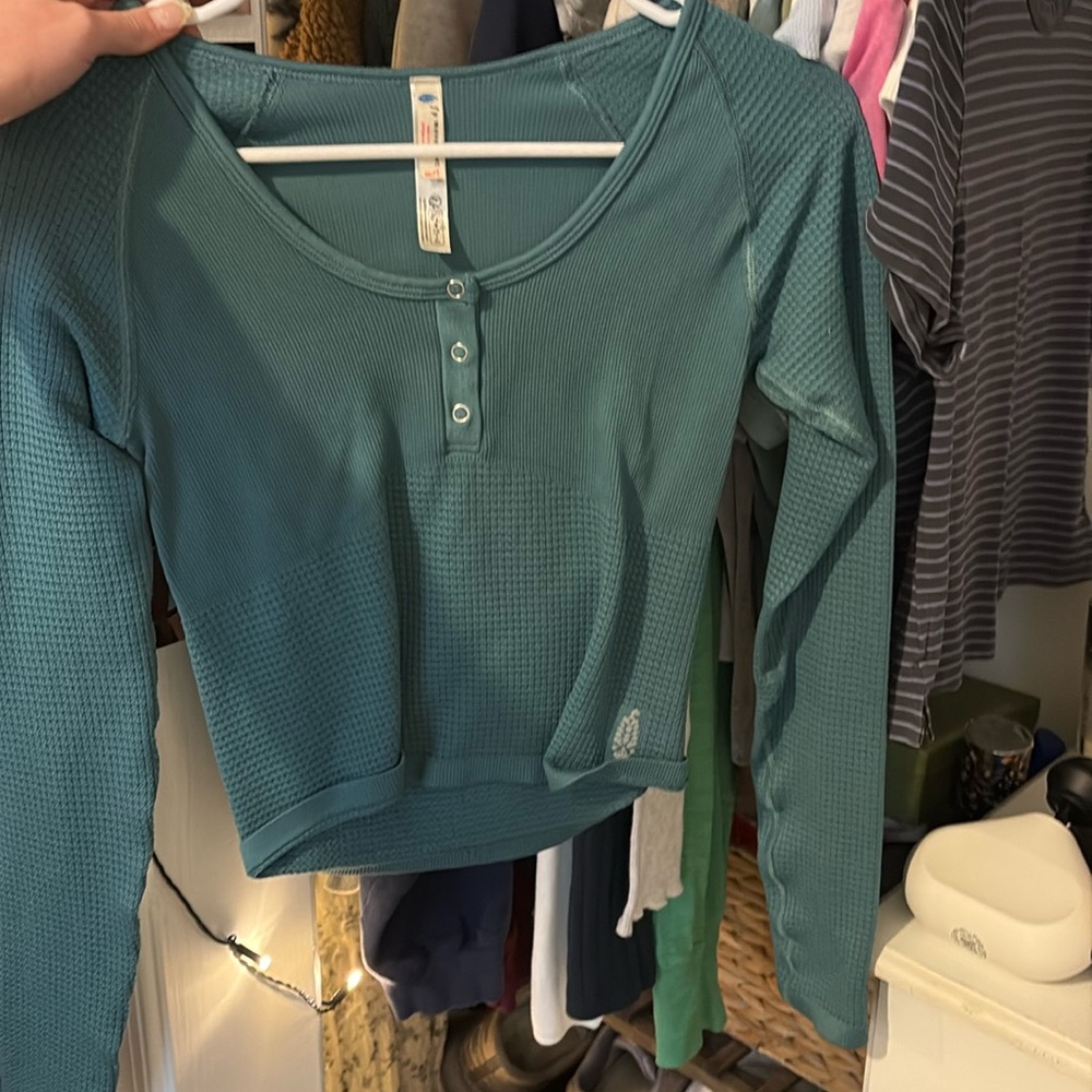 Cute althletic long sleeve with open back
